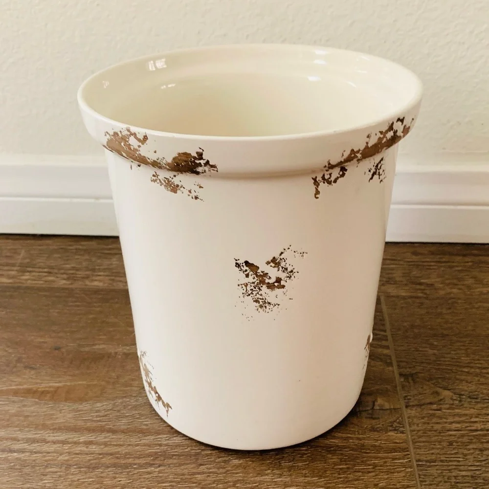 Rustic white ceramic pot form Italy